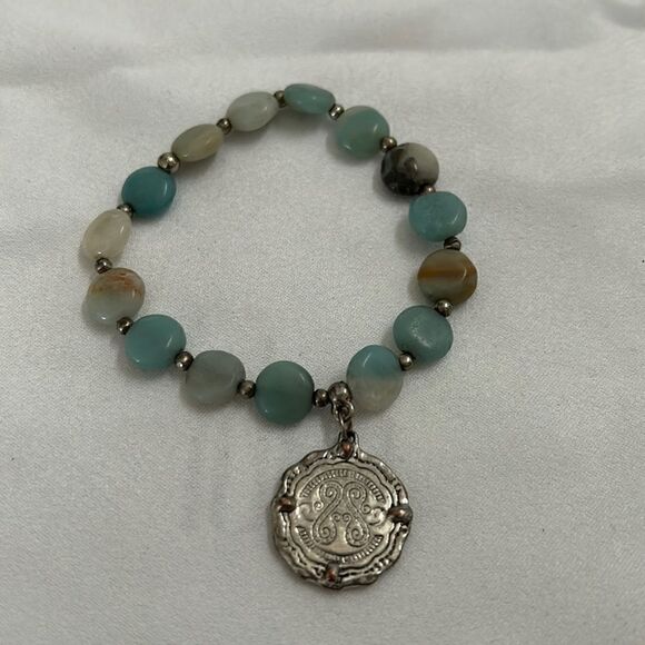 Pretty blue stone bracelet - Picture 1 of 1